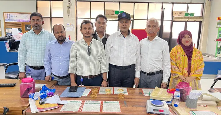 স্বর্ণ জব্দ